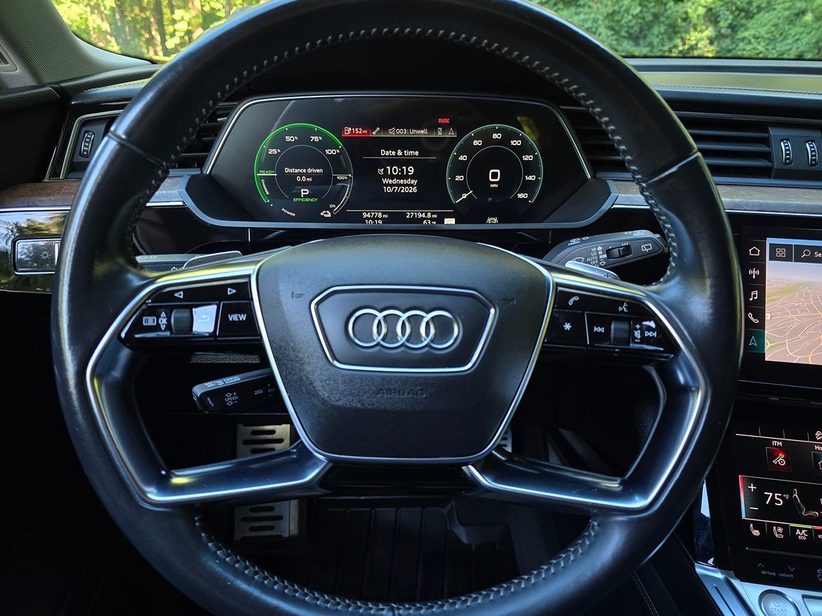 Audi e-tron photo 30