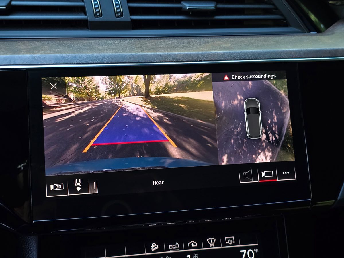 Audi e-tron photo 35