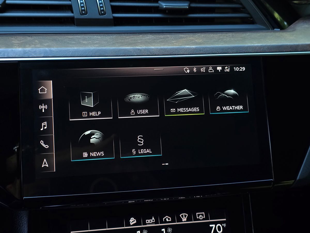 Audi e-tron photo 37