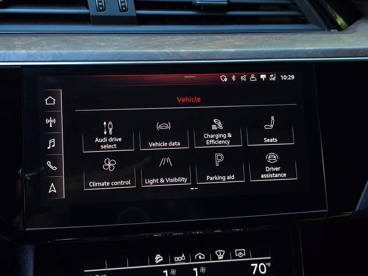 Audi e-tron photo 39