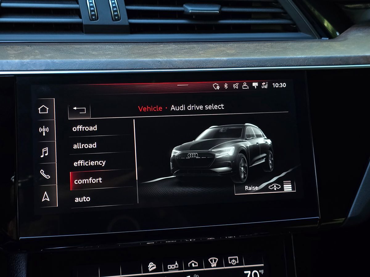 Audi e-tron photo 40
