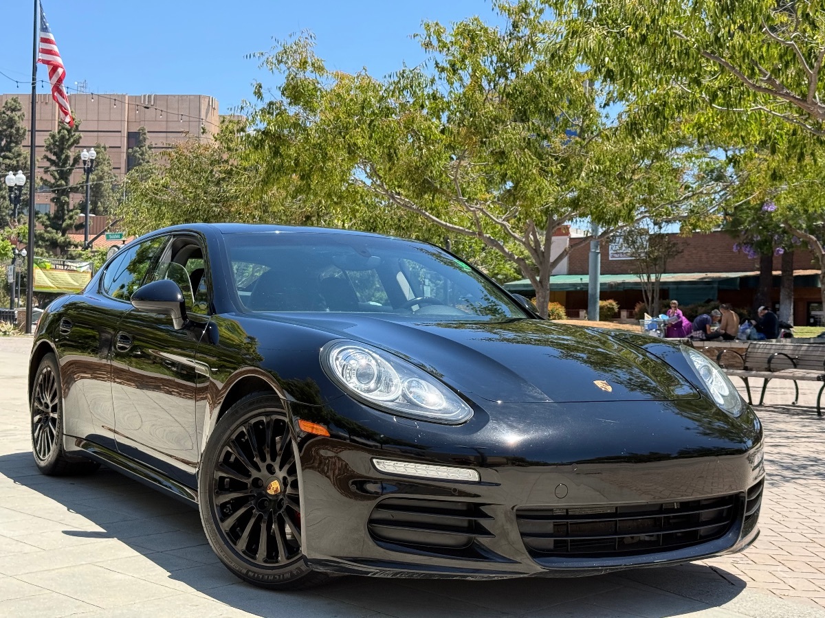 2016 Porsche Panamera 4 photo 4