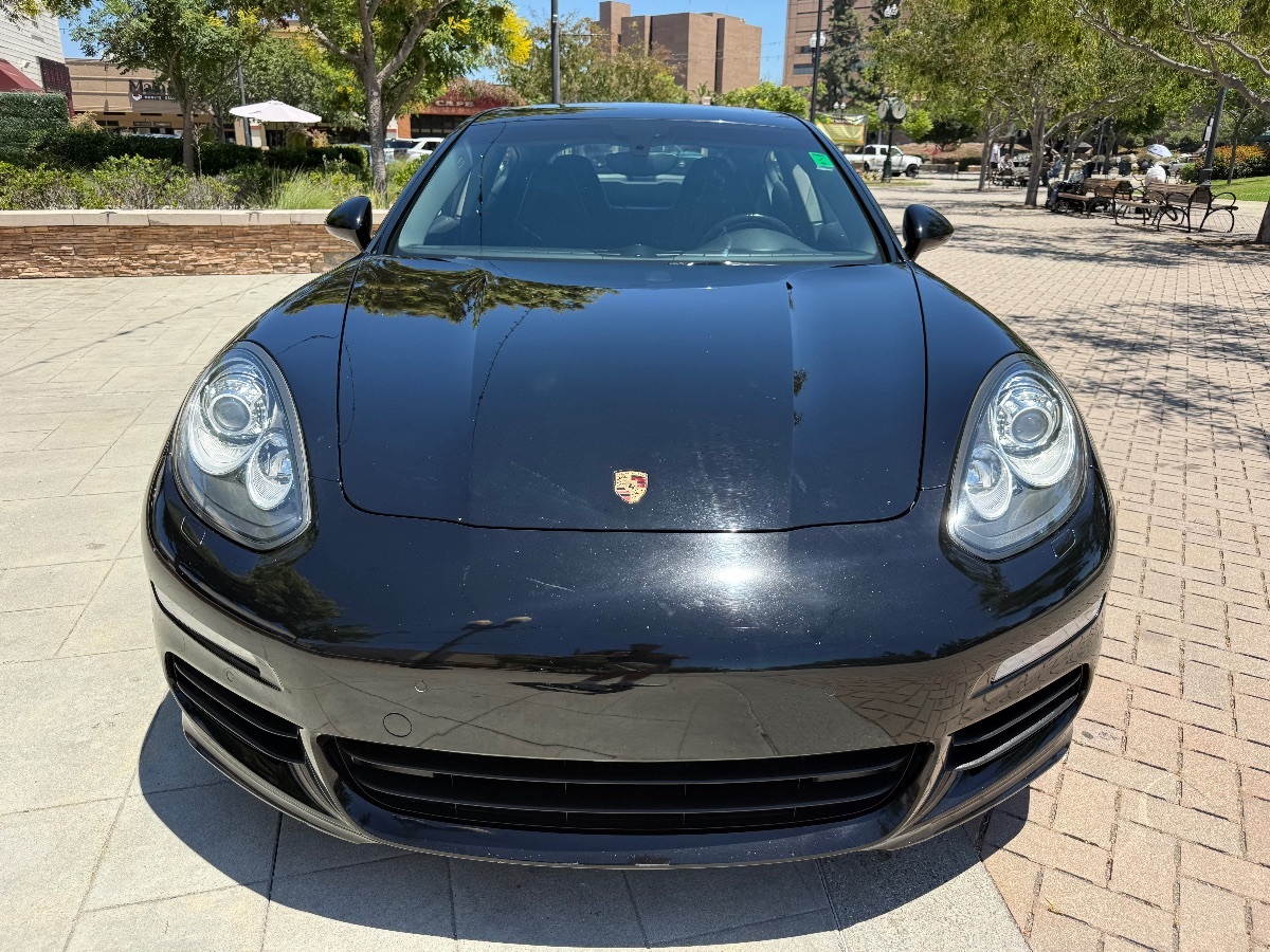 2016 Porsche Panamera 4 photo 2