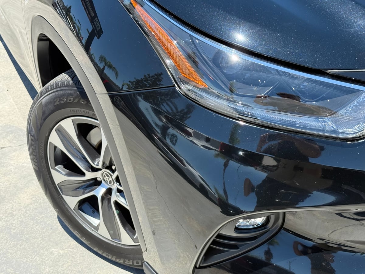 2021 Toyota Highlander Hybrid XLE photo 3