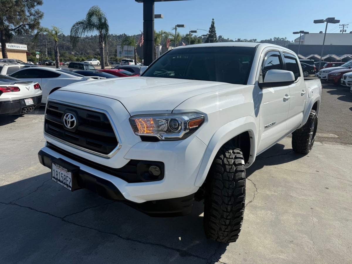 2017 Toyota Tacoma SR5 photo 2