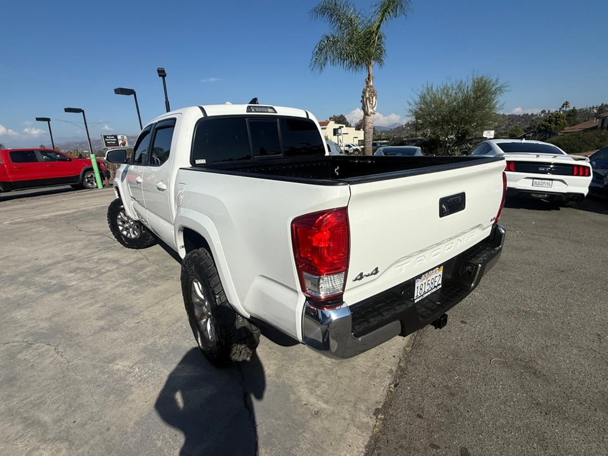 2017 Toyota Tacoma SR5 photo 4