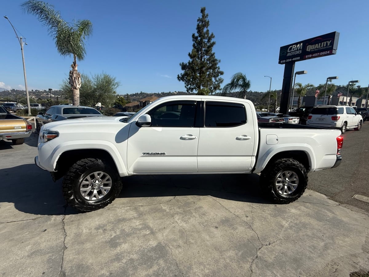 2017 Toyota Tacoma SR5 photo 3