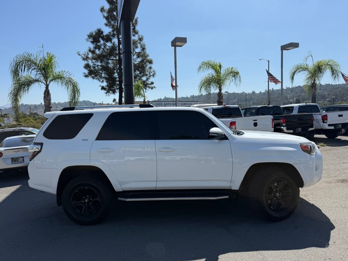2019 Toyota 4Runner SR5 Premium photo 9