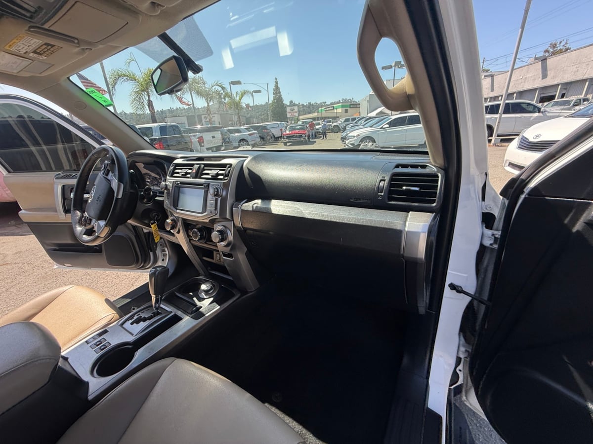 2019 Toyota 4Runner SR5 Premium photo 16