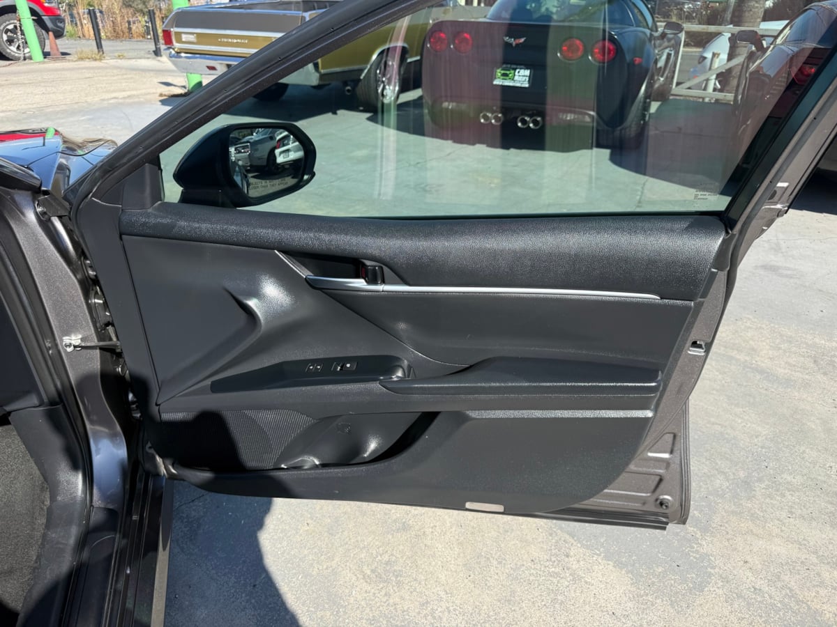 2019 Toyota Camry LE photo 14