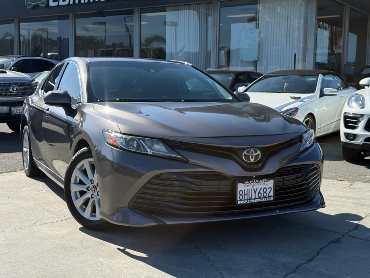 2019 Toyota Camry LE photo 2