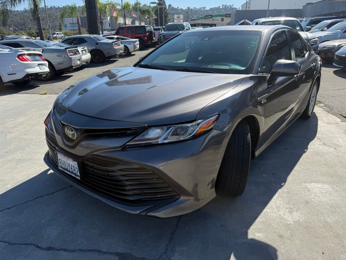 2019 Toyota Camry LE photo 4
