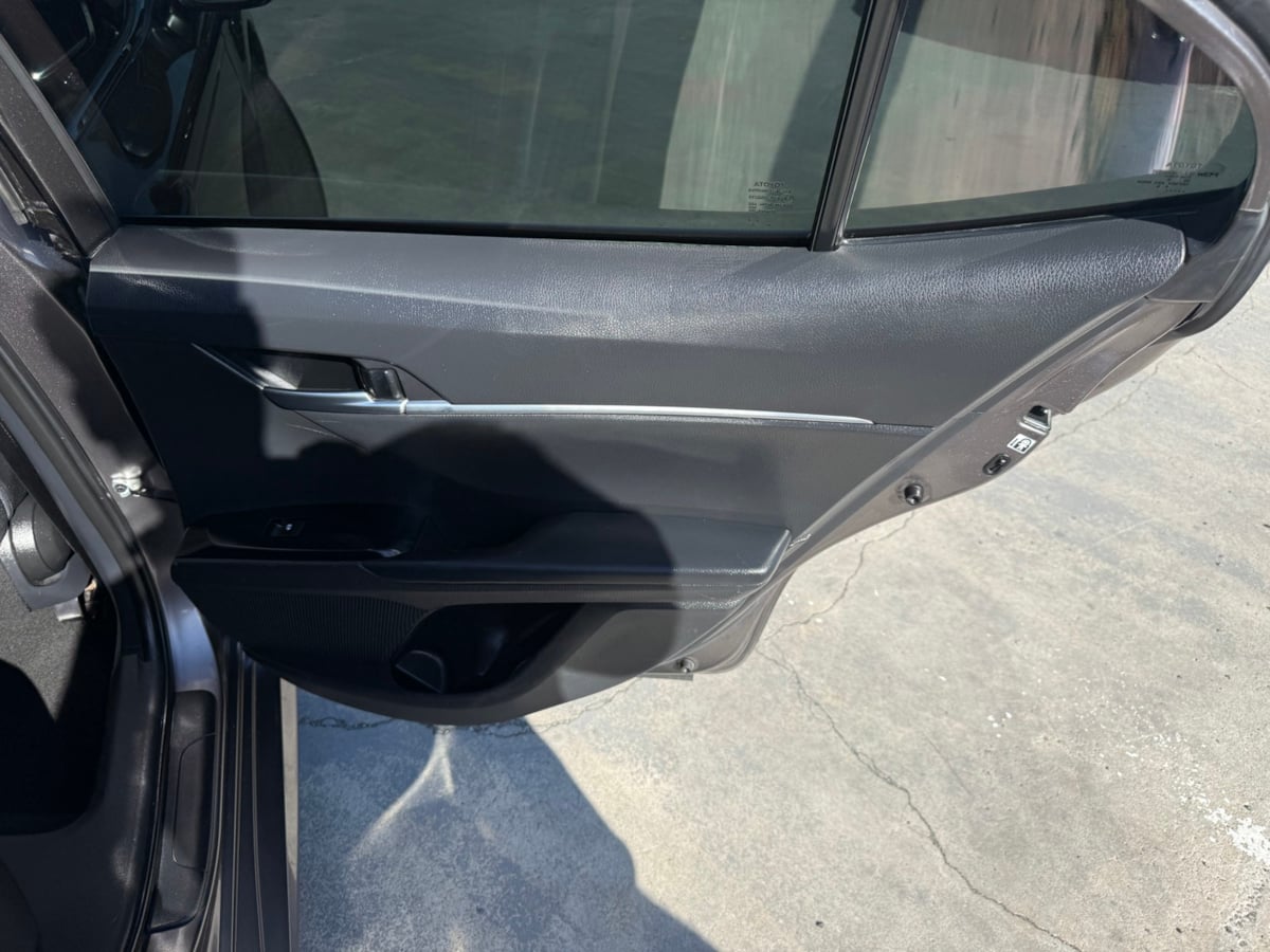 2019 Toyota Camry LE photo 17