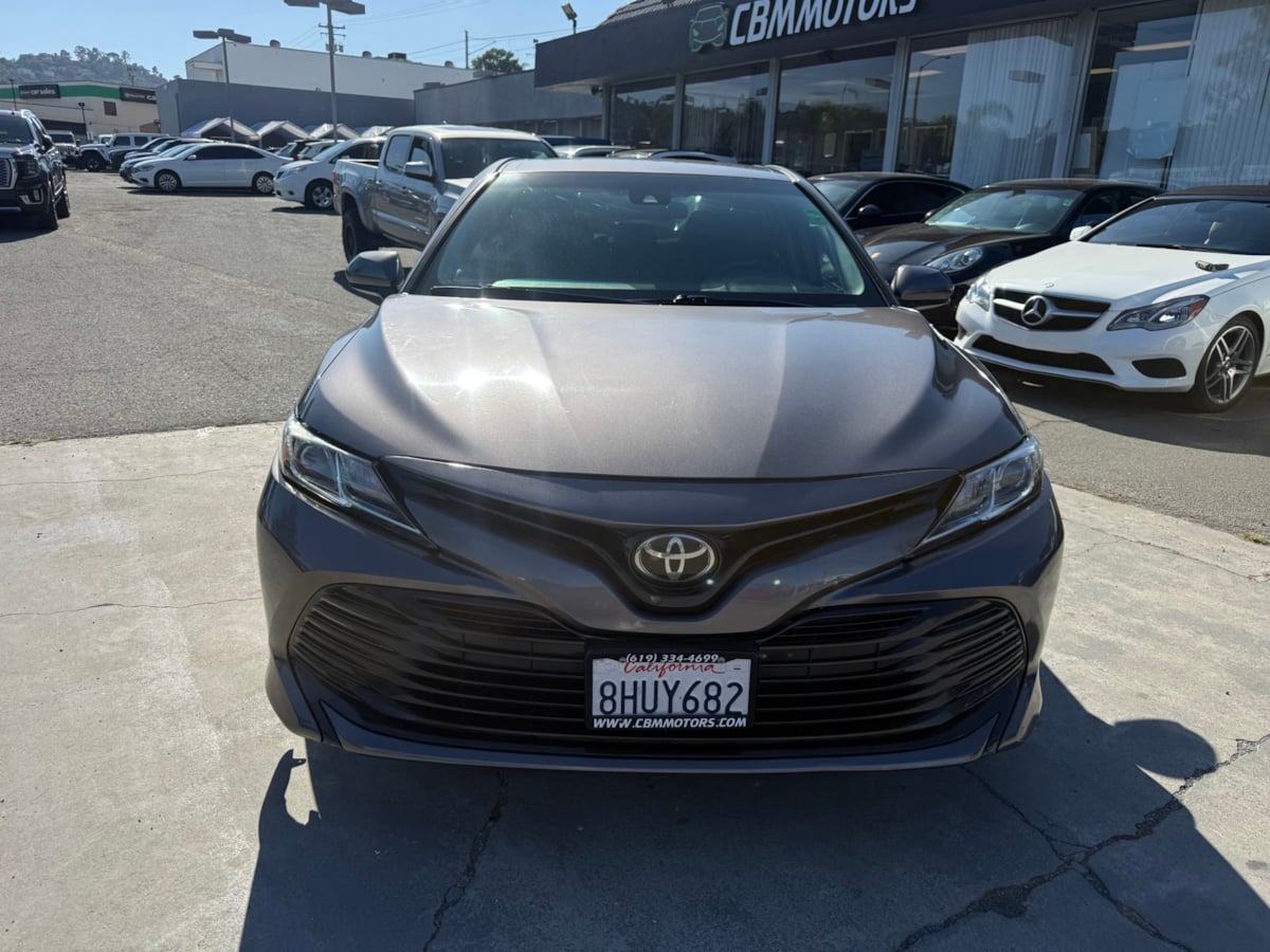 2019 Toyota Camry LE photo 3