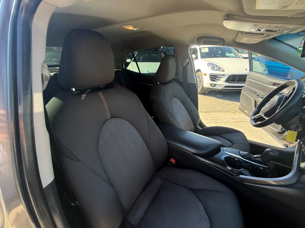 2019 Toyota Camry LE photo 16