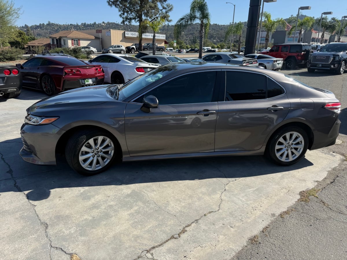 2019 Toyota Camry LE photo 5