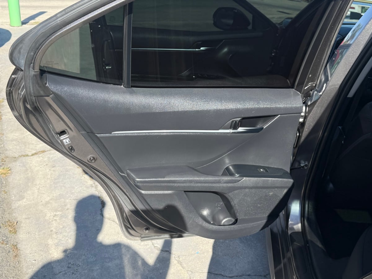 2019 Toyota Camry LE photo 12