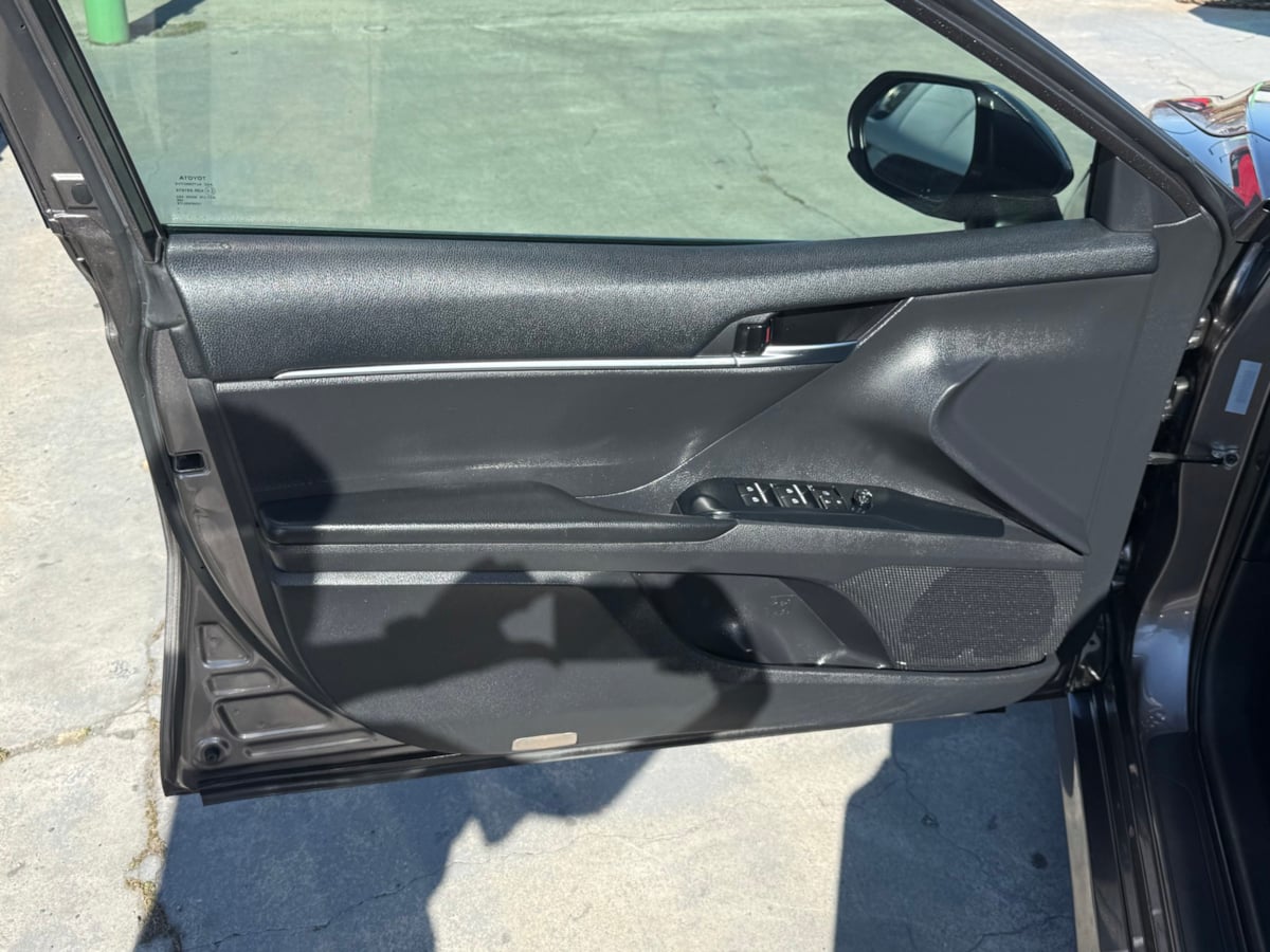 2019 Toyota Camry LE photo 9