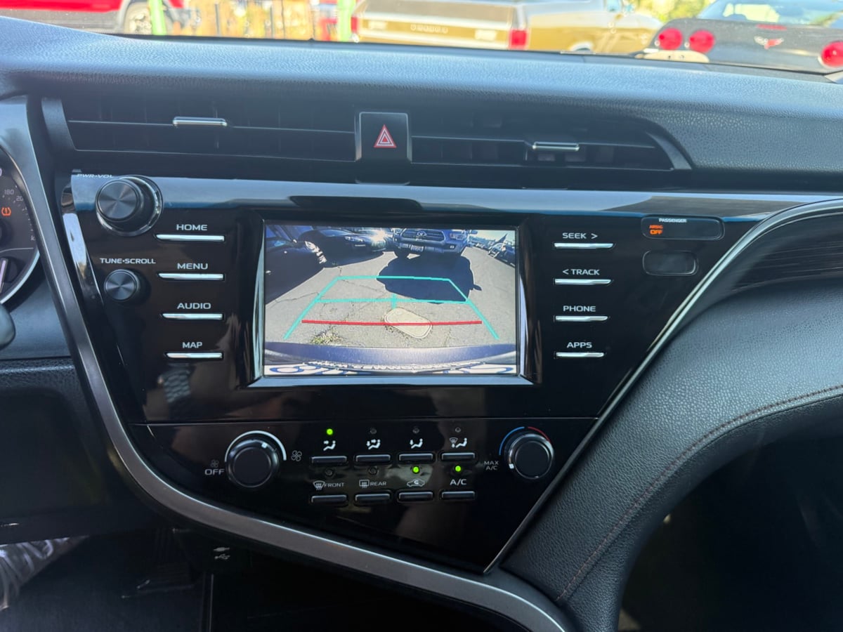 2019 Toyota Camry LE photo 25