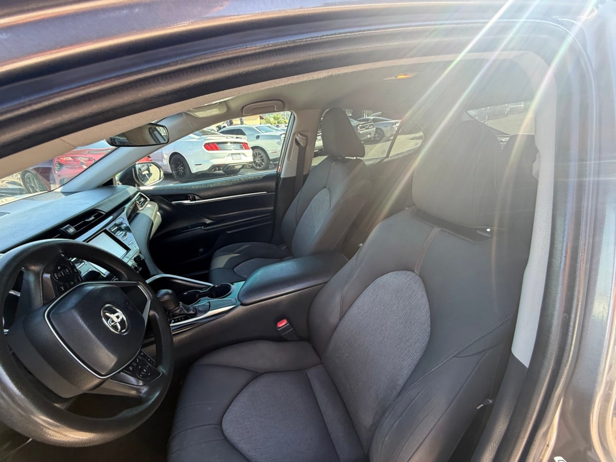2019 Toyota Camry LE photo 11
