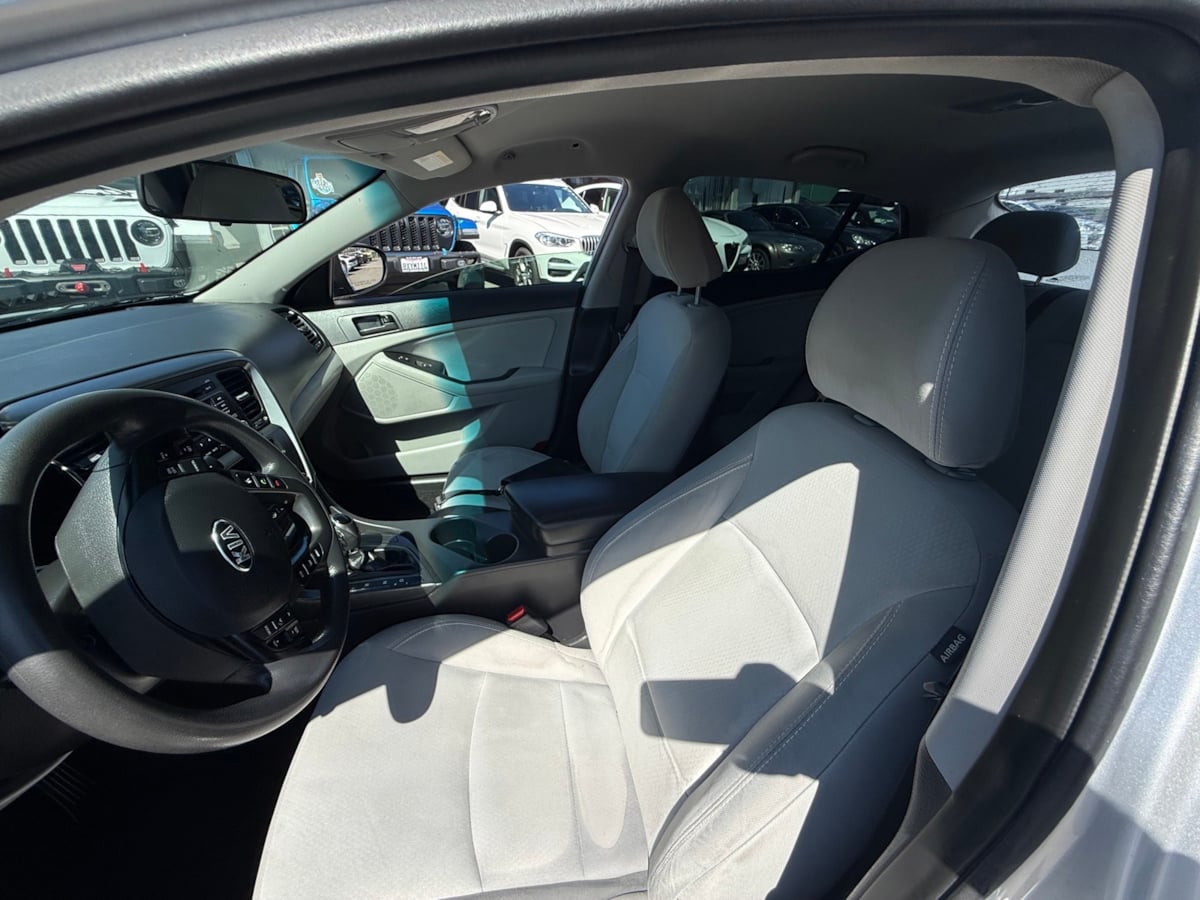 2013 Kia Optima LX photo 9