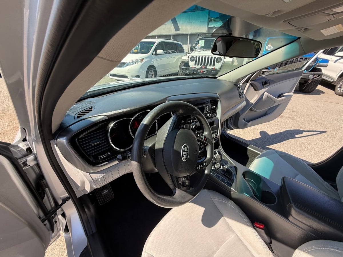 2013 Kia Optima LX photo 15