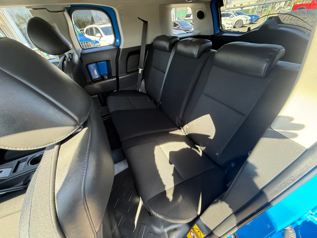 2007 Toyota FJ Cruiser Base photo 14