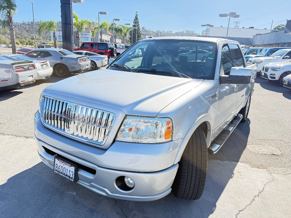2008 Lincoln Mark LT photo 4