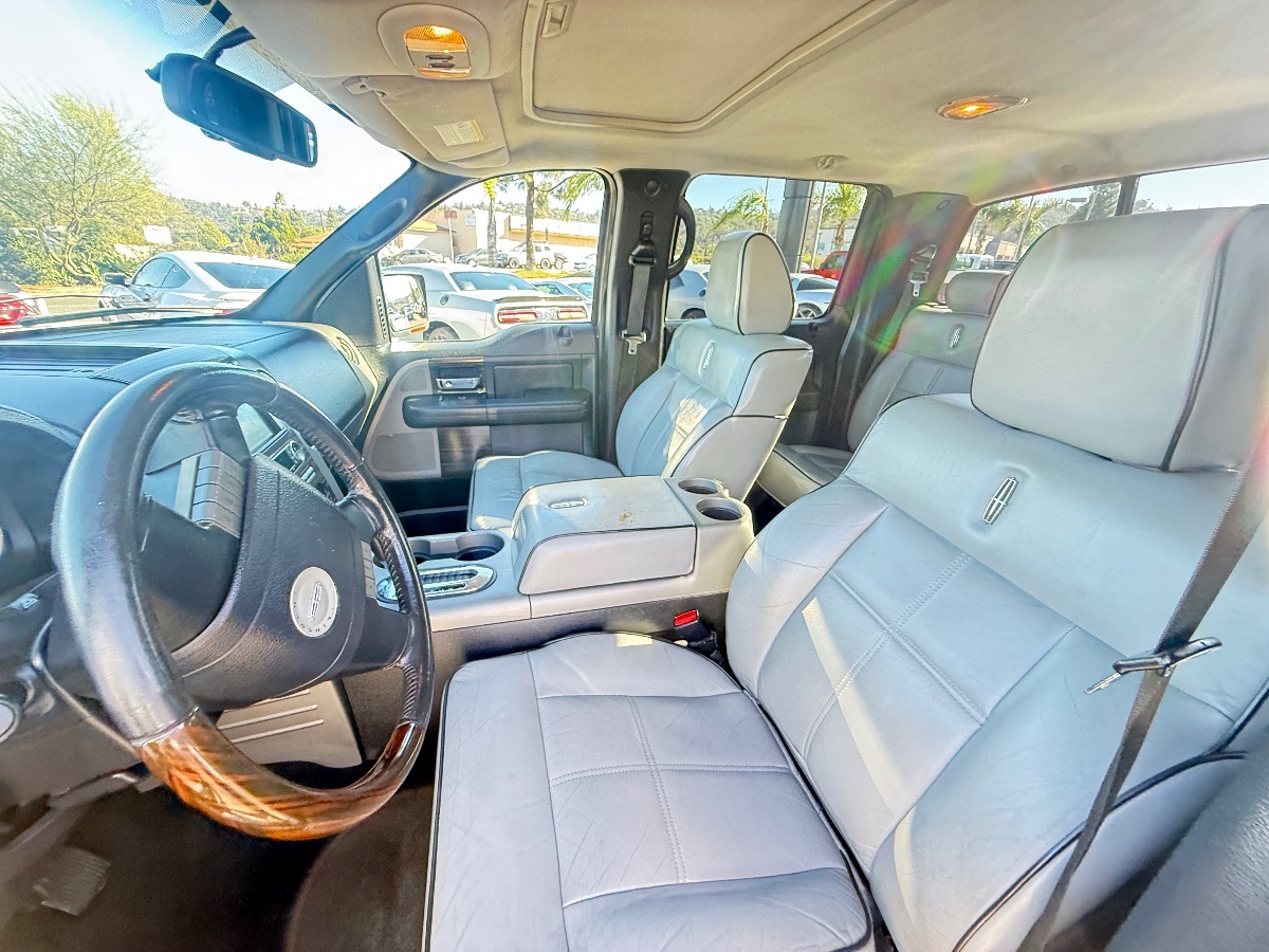2008 Lincoln Mark LT photo 12