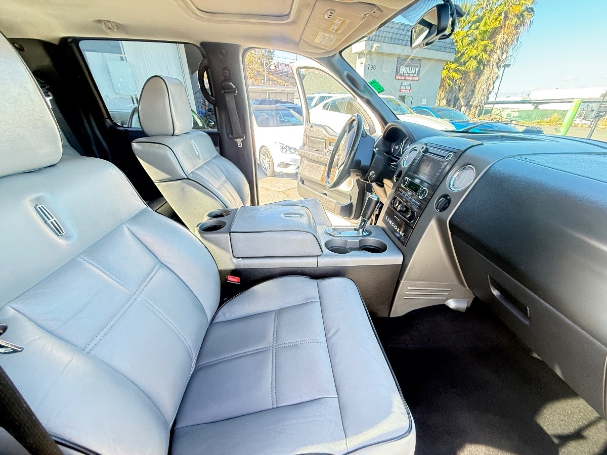 2008 Lincoln Mark LT photo 16
