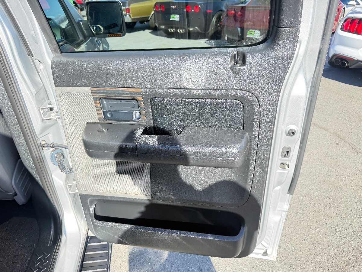 2008 Lincoln Mark LT photo 17