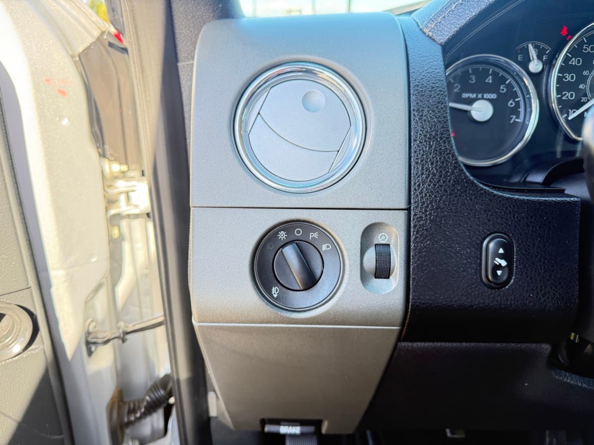 2008 Lincoln Mark LT Base - Photo 16