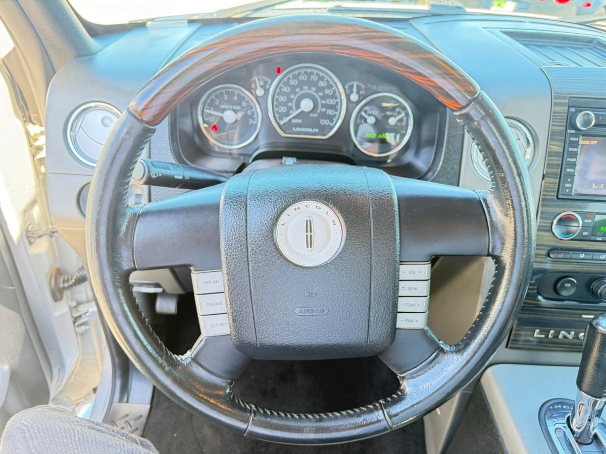 2008 Lincoln Mark LT Base - Photo 17