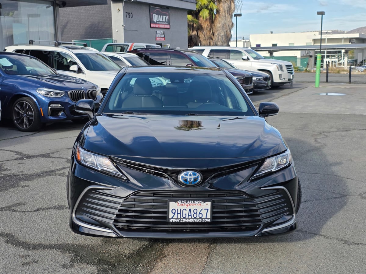 2023 Toyota Camry Hybrid LE photo 3