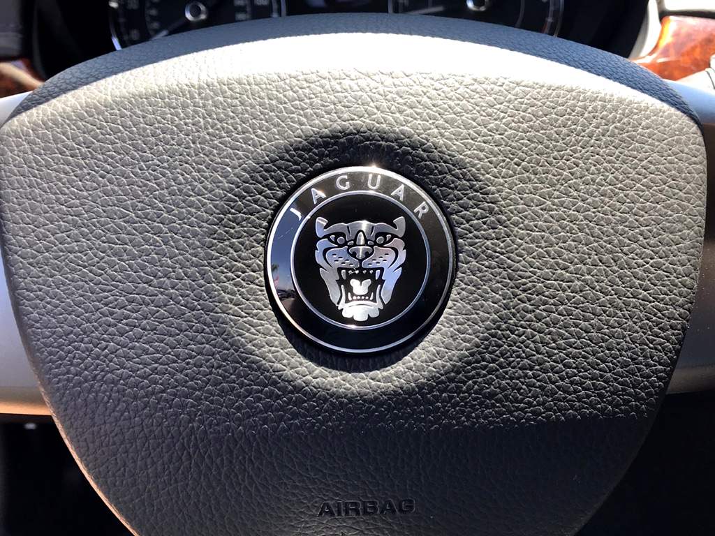 Sold 2008 Jaguar XK XKR SUPERCHARGED W/ NAV/ BLUETOOTH/ LOW