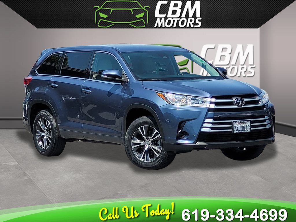 Sold 2017 Toyota Highlander LE W/3RD ROW SEATS in El Cajon
