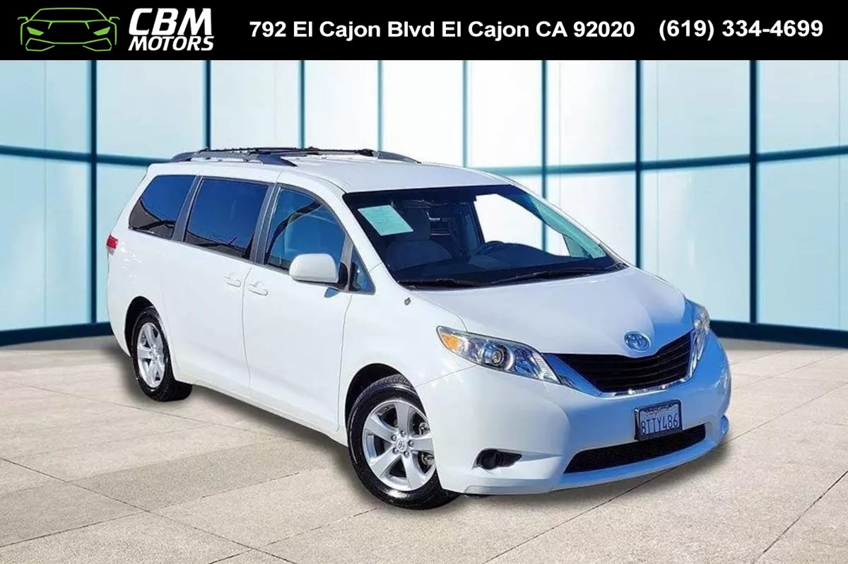 2013 Toyota Sienna LE W/BACK UP CAMERA