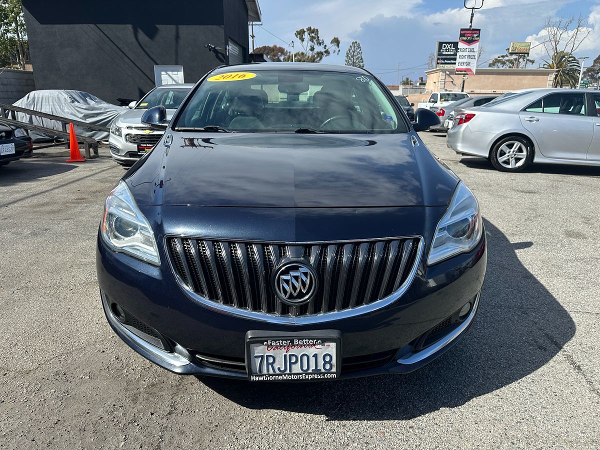 2016 Buick Regal photo 2