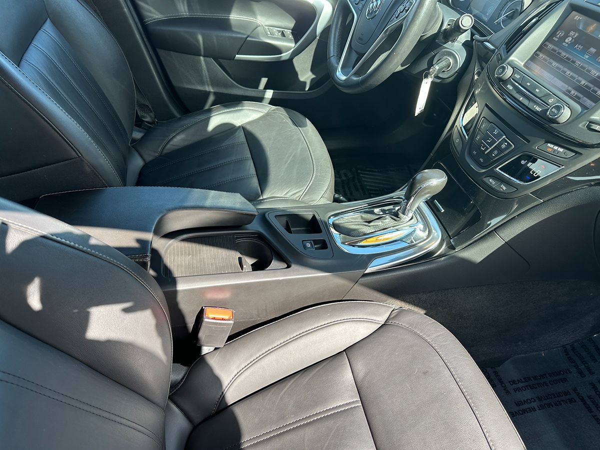 2016 Buick Regal photo 8