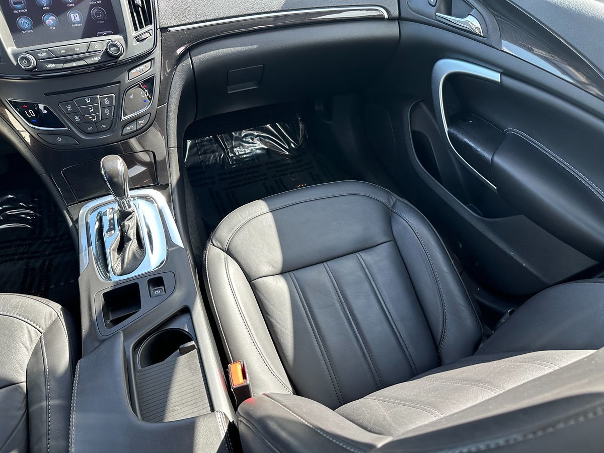 2016 Buick Regal photo 13