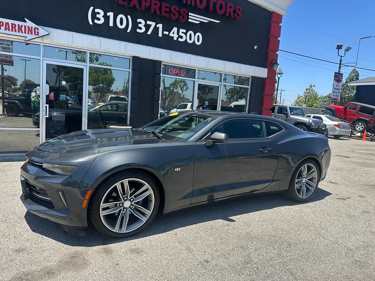 2017 Chevrolet Camaro 1LT photo 4