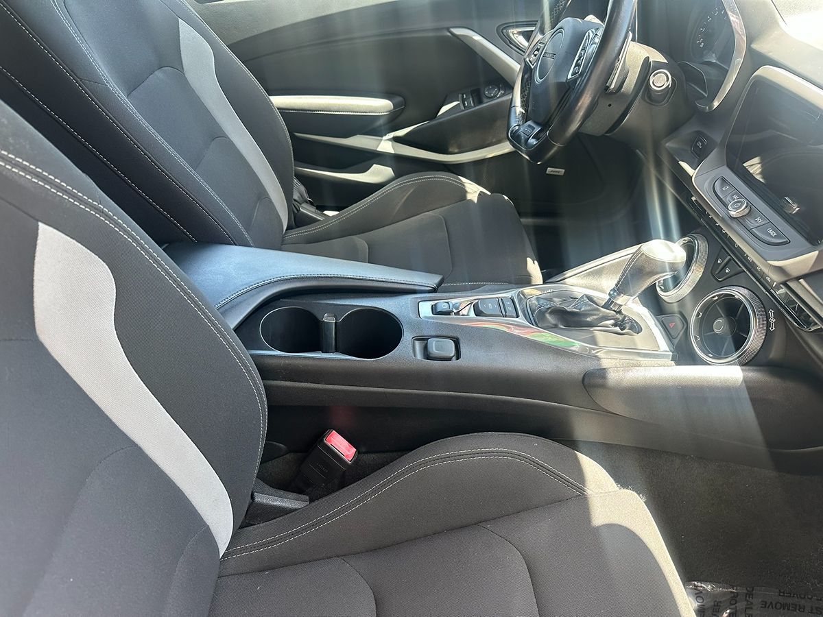 2017 Chevrolet Camaro 1LT photo 9