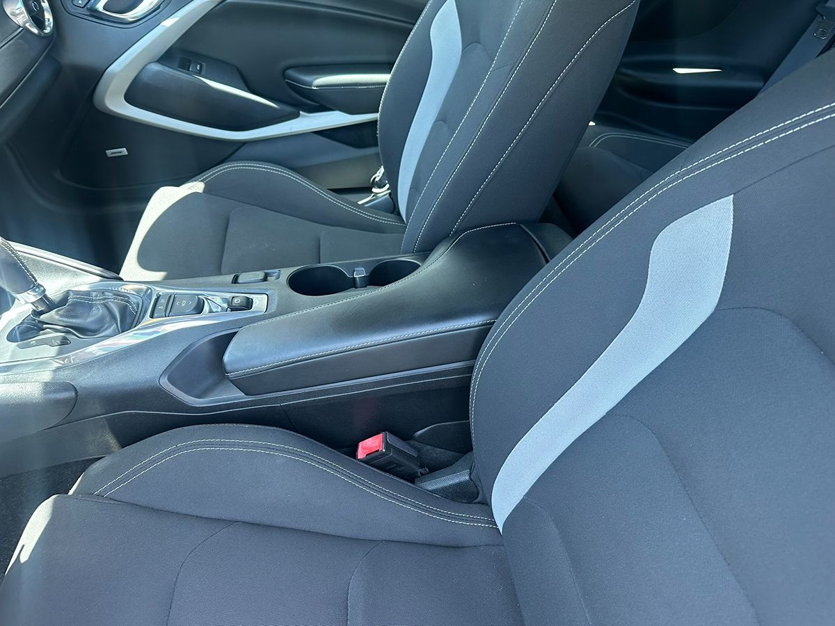 2017 Chevrolet Camaro 1LT photo 13