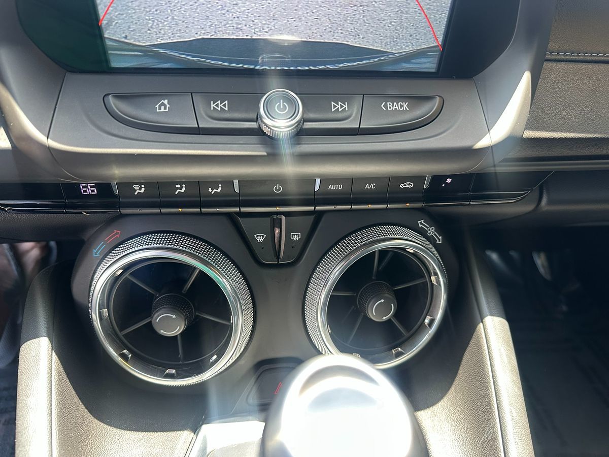 2017 Chevrolet Camaro 1LT photo 18