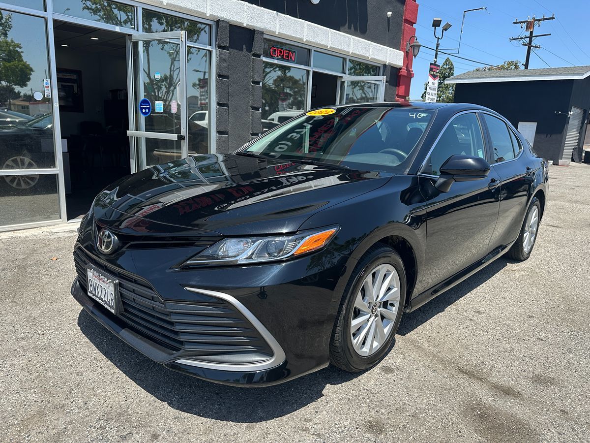 2022 Toyota Camry LE photo 3