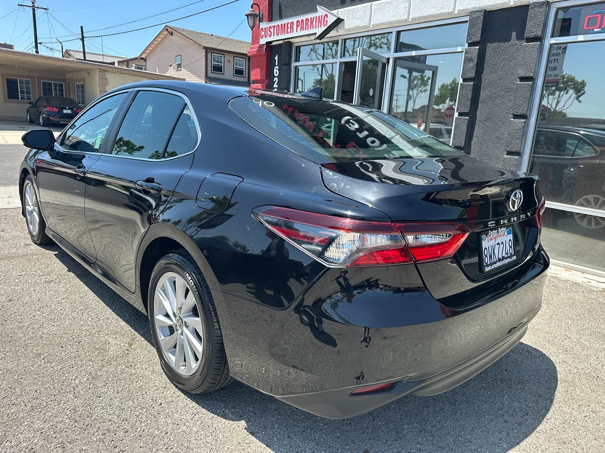2022 Toyota Camry LE photo 4