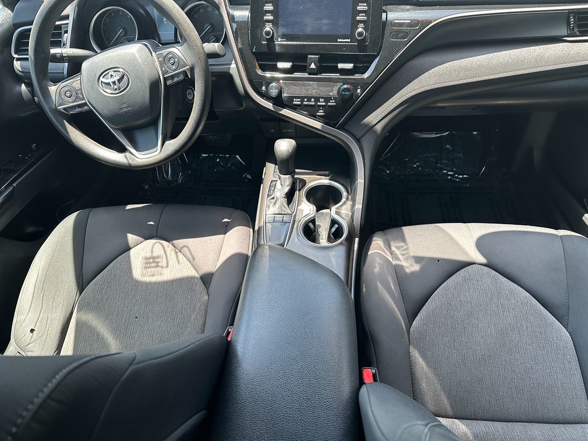 2022 Toyota Camry LE photo 9