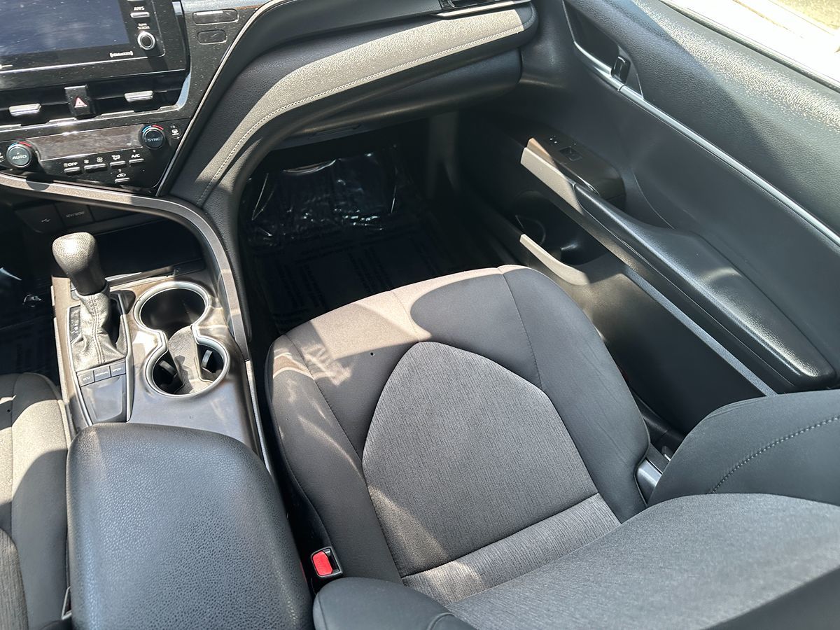 2022 Toyota Camry LE photo 12