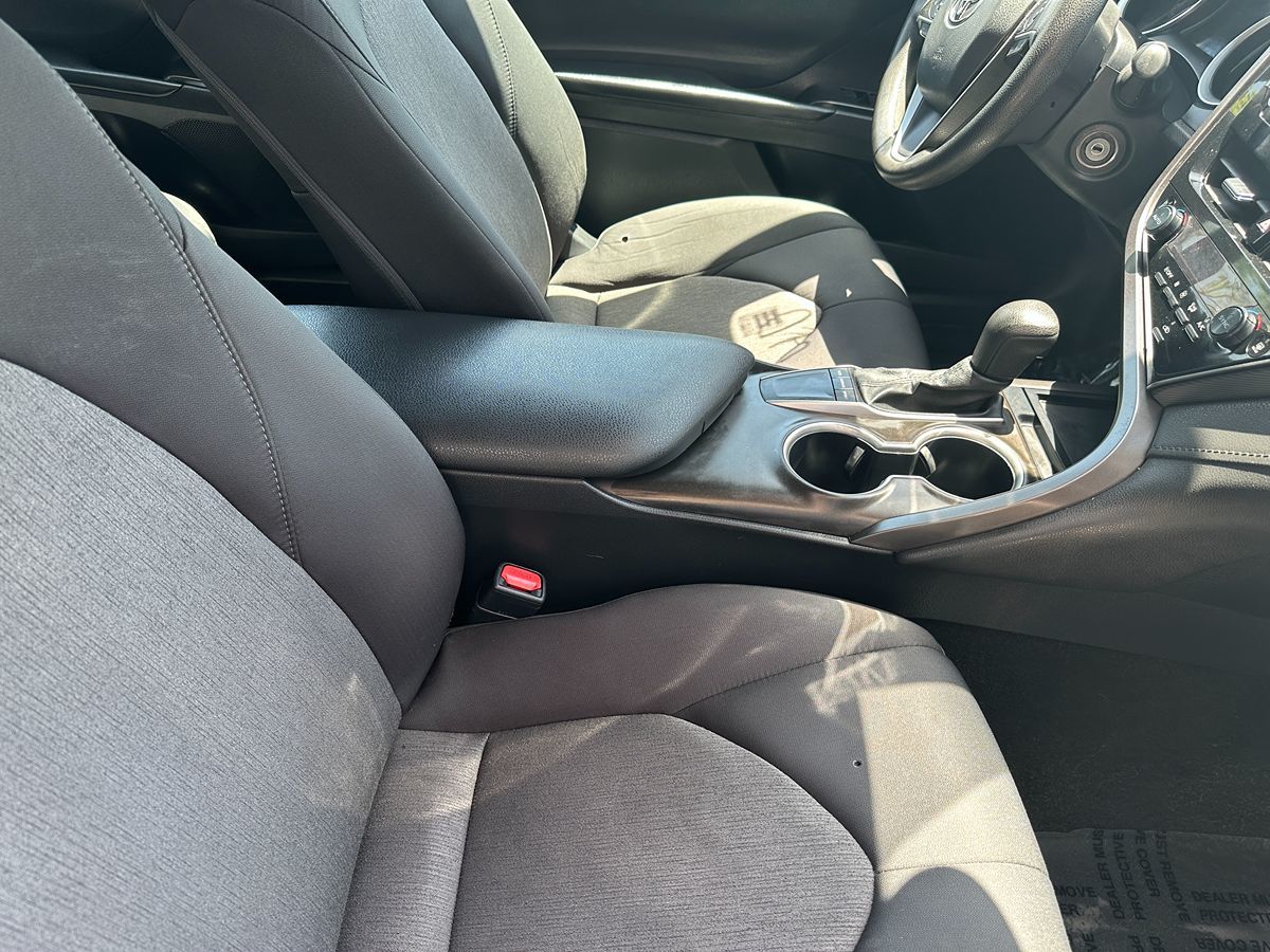 2022 Toyota Camry LE photo 7