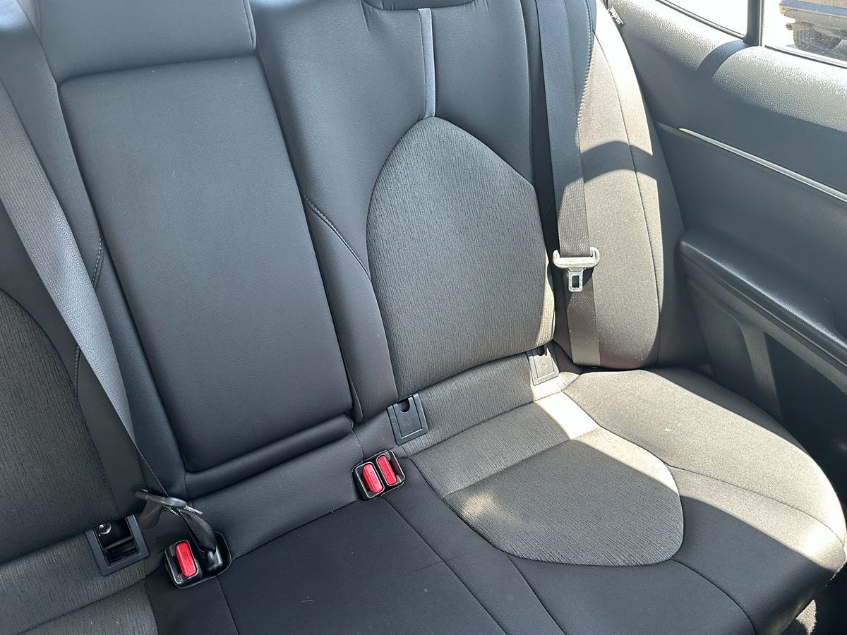 2022 Toyota Camry LE photo 17